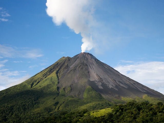 Erupción del volcán Arenal. - Foto de Olga Sáenz