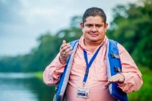 Tavo Leon Guiding a group in Tortuguero